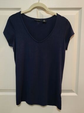 Tahari Navy V-Neck Short Sleeve Tee